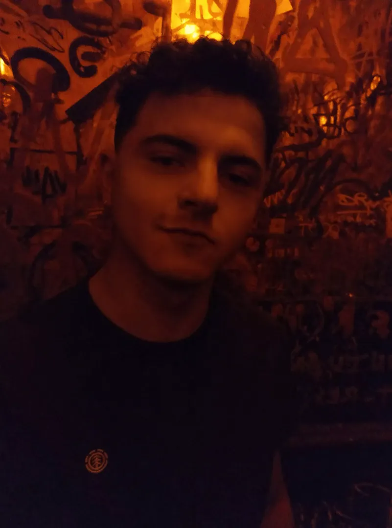 (23) Bisexual boy, looking for fun.