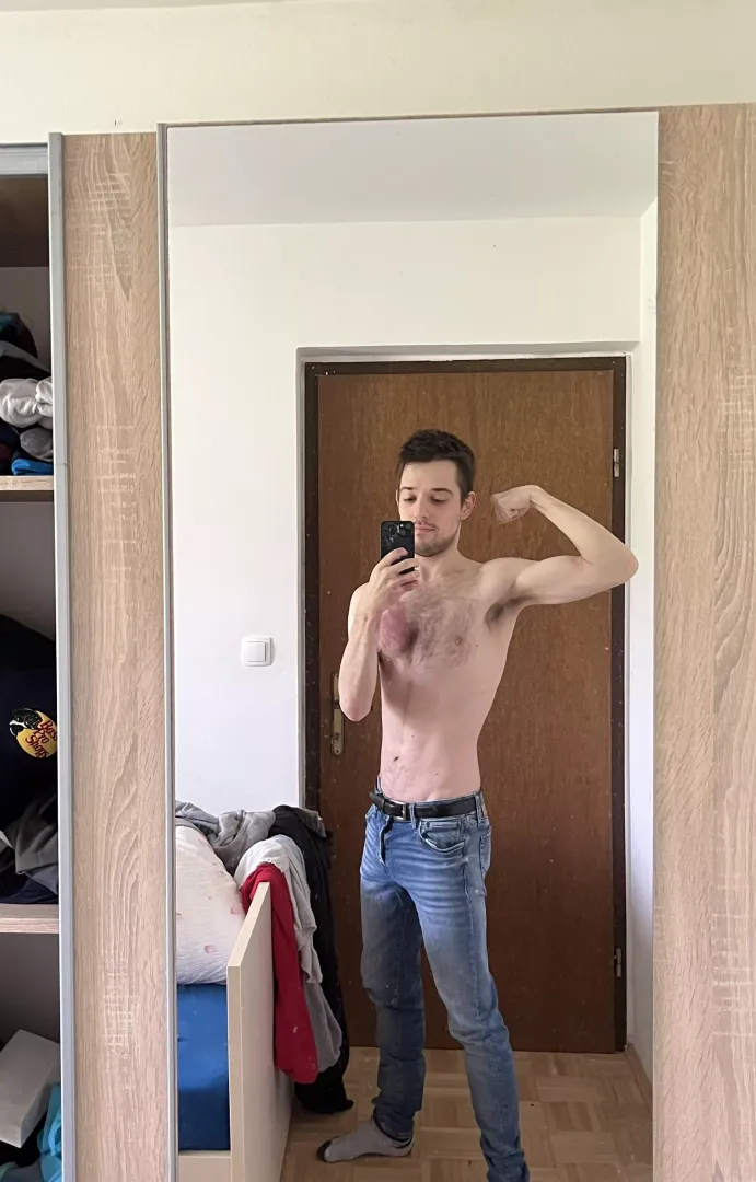 (23) Flexing