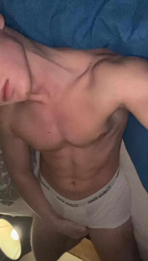 23 Just bored in bed, feel free to message me if u wanna chat