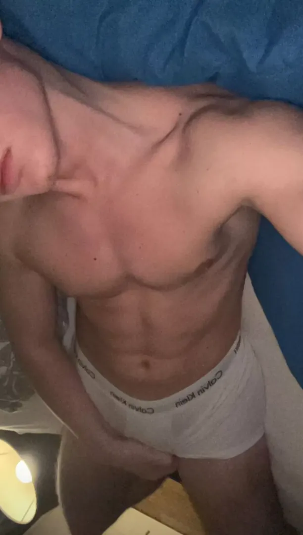23 Love chilling in my undies. Anyone wanna chat? Feel free to hmu