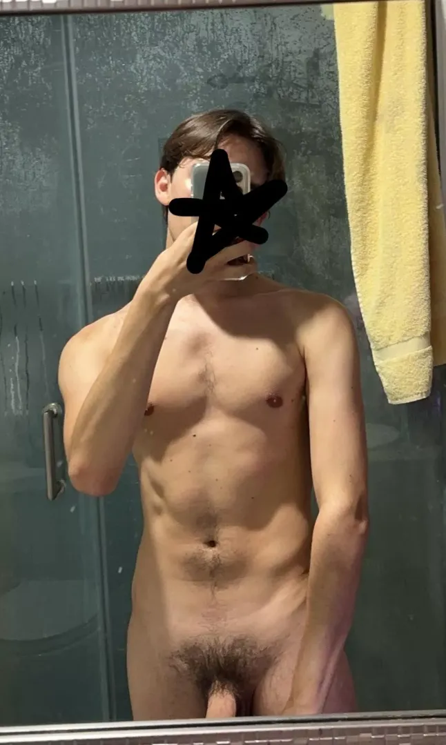 (23 vers) looking for fit and hairy guys. tops and bottoms welcomed. will ask for face.
