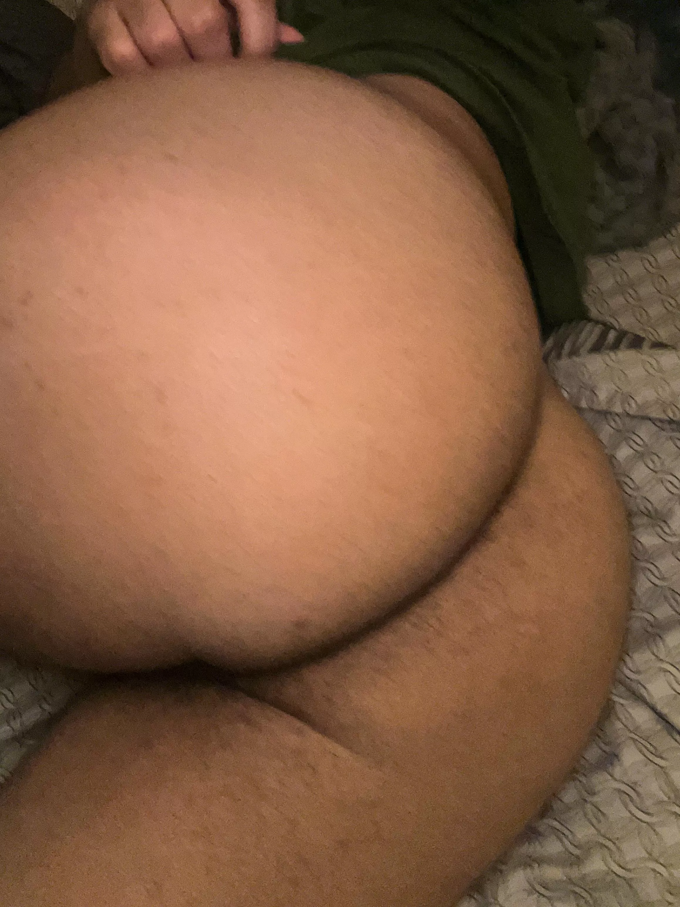 [23] would you rub your thick gamer cock against me?