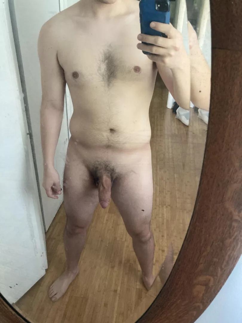 23M halfway through a weight loss journey—lemme know how I’m doing!
