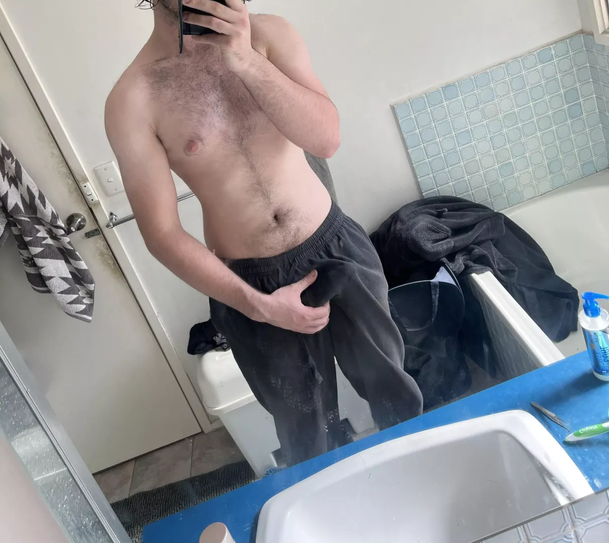 23M4F, looking for a woman who wants their pussy and ass eaten to help me learn how to do it. Would love it if you’re unshaven or clean