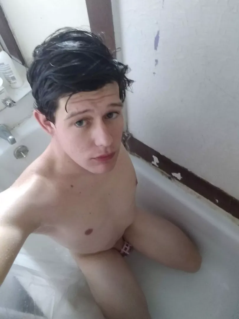 [24] any kinky tops want a slutty Twink to ruin🥵 DMs open