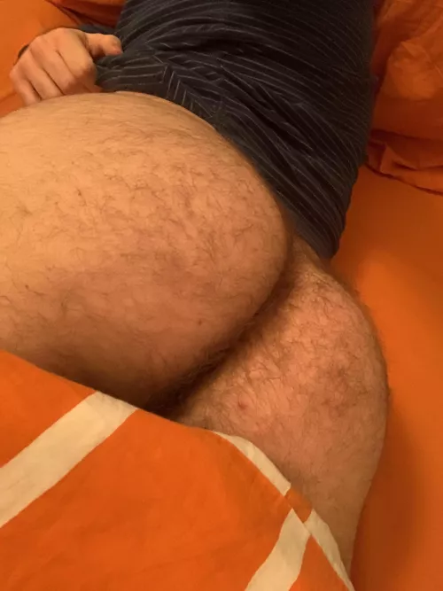 24 in shape bottom bro with a big furry bubble butt 😏DM me