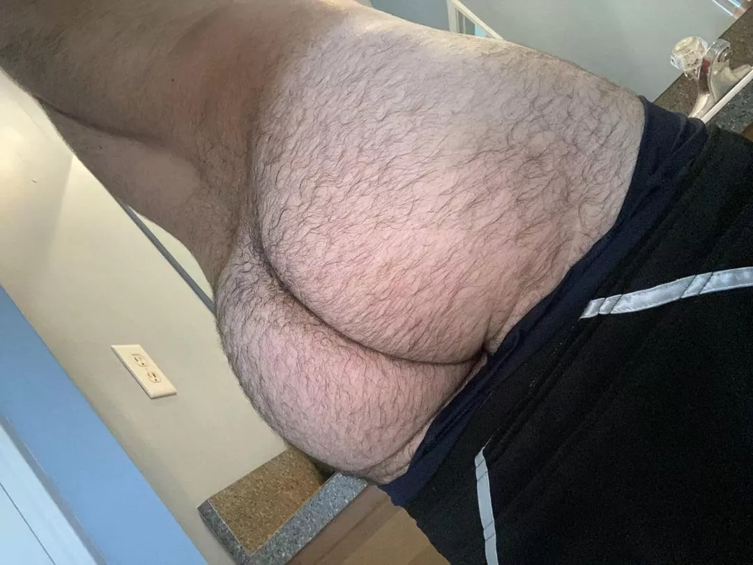 24 in shape DL bro with a thicc furry ass. DMs are open 😏