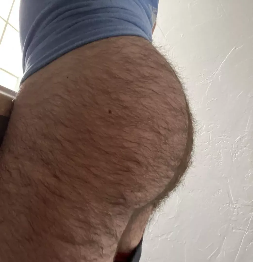 24 in shape DL with a big furry bubble ass. DM me or add my Snap: FurryBui