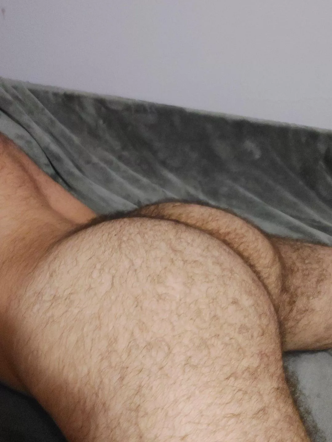 24 in shape with a thicc ass. 😈 DM me or add my snap: FurryBrodie