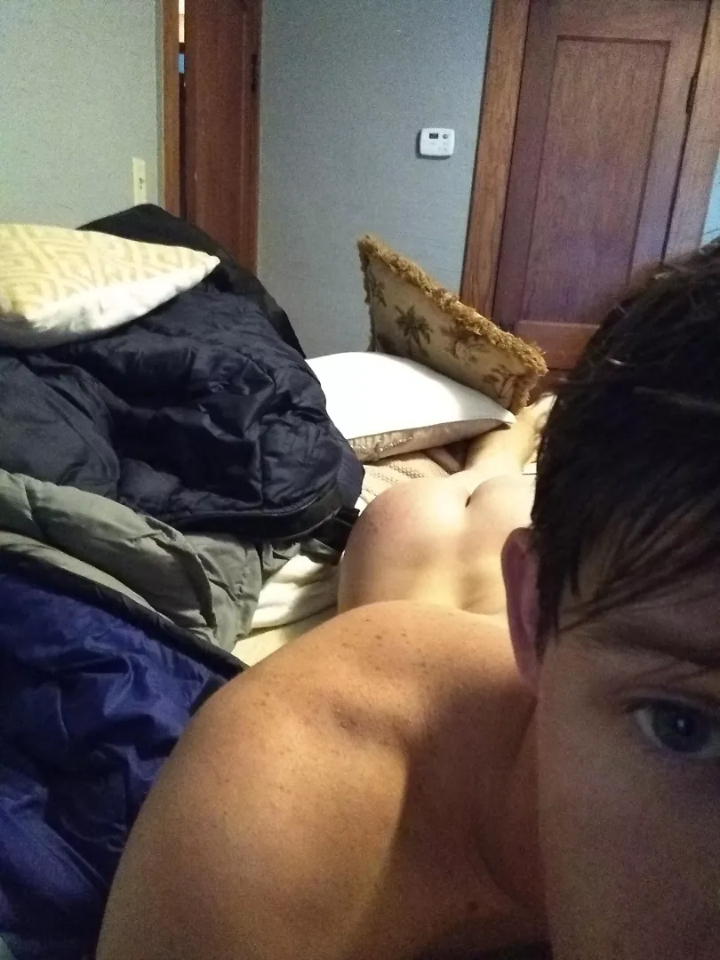 [24] ready for a spanking 🤤