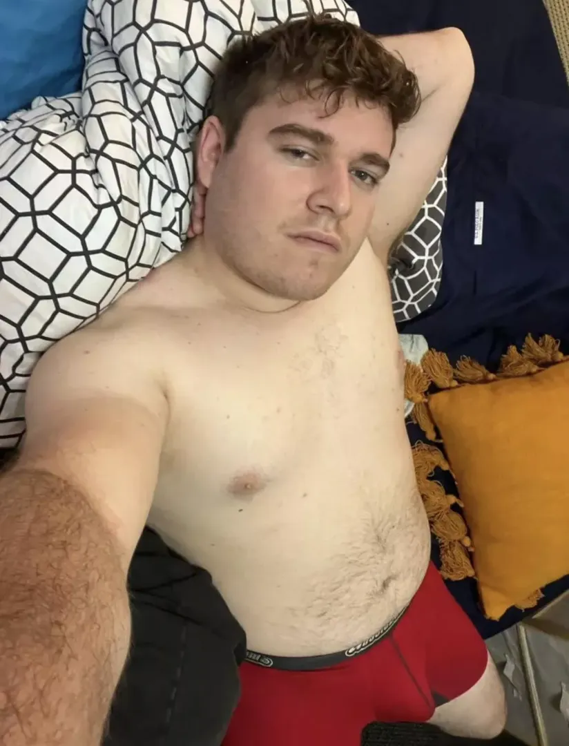 25 Aussie gamer (PC/XBOX), DM me with pic and what games you play :)