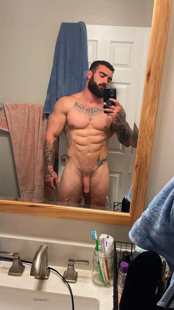 [25] bro need a rub down after that Sunday morning cardio😏