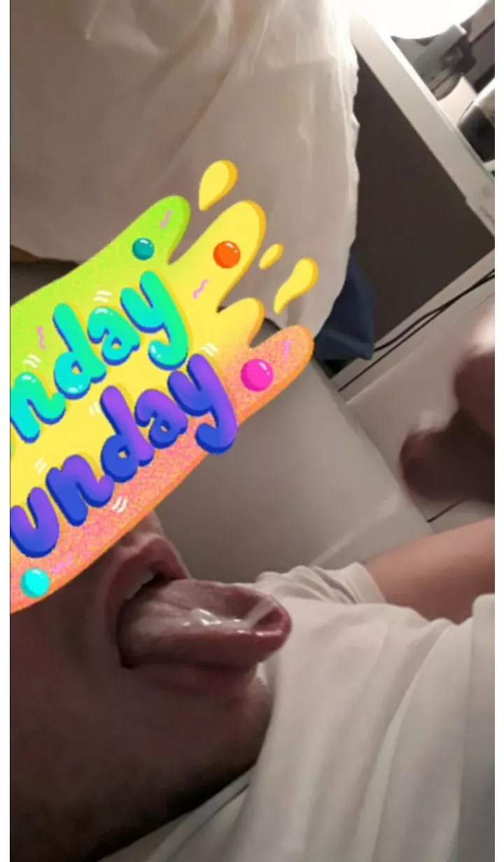 25 college student. Who else eats his own load? Hmu with a nude pic to trade vids Nilst2025 