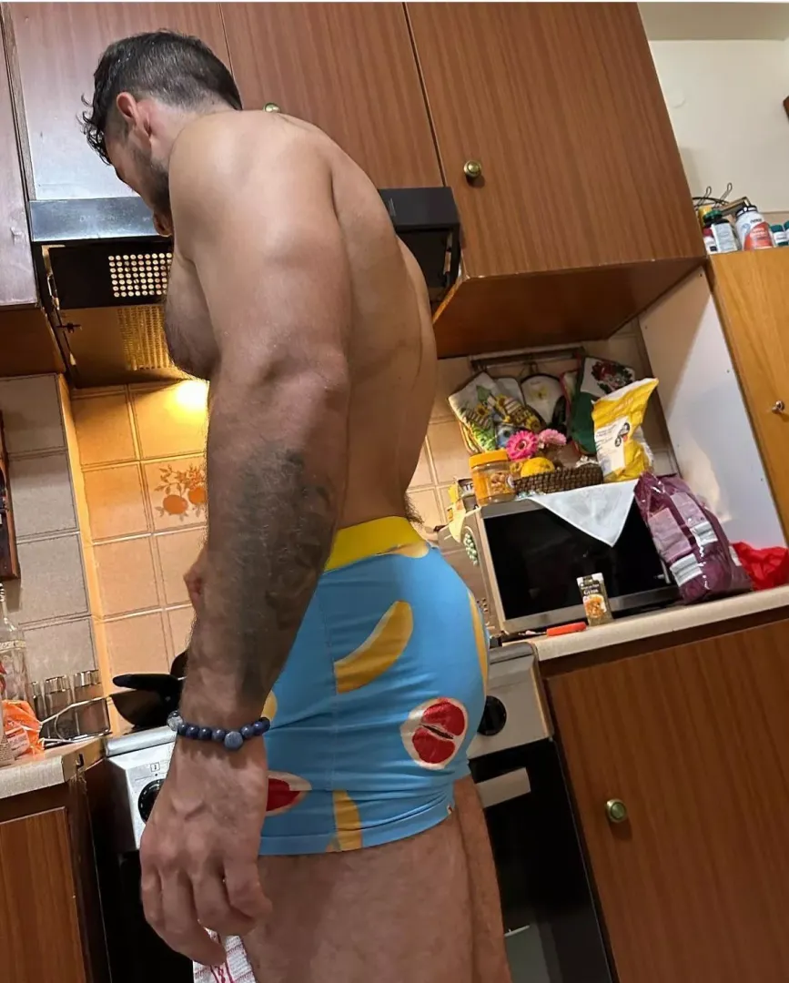 25 dominant bottom looking for submissive men. SC: dom.com200