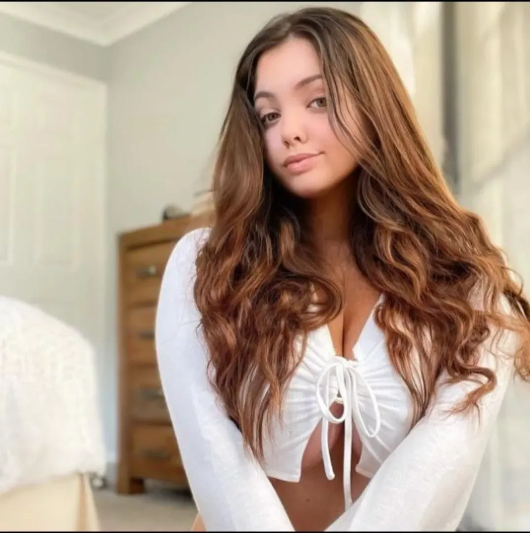 25 [F4M] Night chilling Bored and alone looking for chat and Wanna have some fun. Add me on tele : Hannahq990