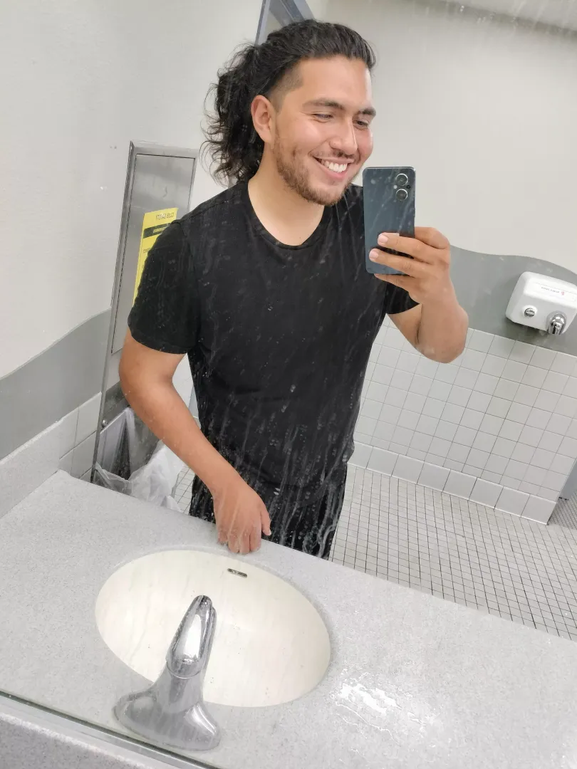 25. Latino. hmu ? 👀😄