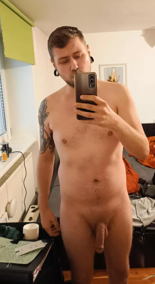 25 (m) first post here