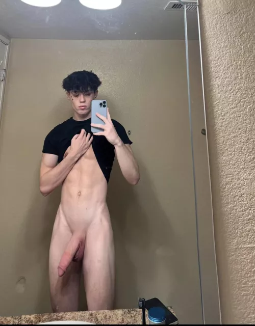 25 m us group chat open send nude when adding ass or cock 🟥🟪only no 🟦 dylan_brew21 add on snap. 18+ only str8/curious hmu too