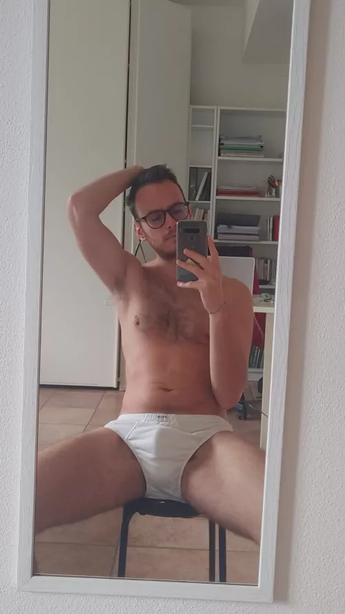 [25] Wanna sniff?😈