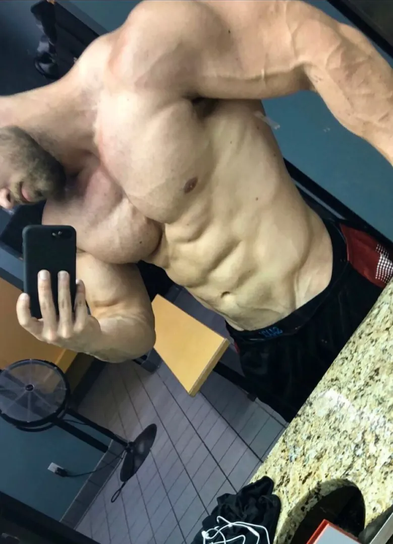 [25] Where's my gym bro to come help me in the shower?😈
