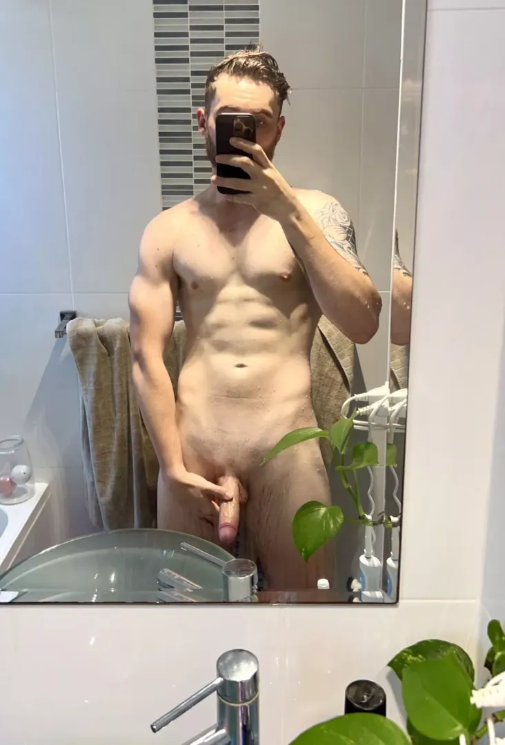 26, 6’4 8”, Curious what life is like on the other side 🥵😈 chats open 😵‍💫