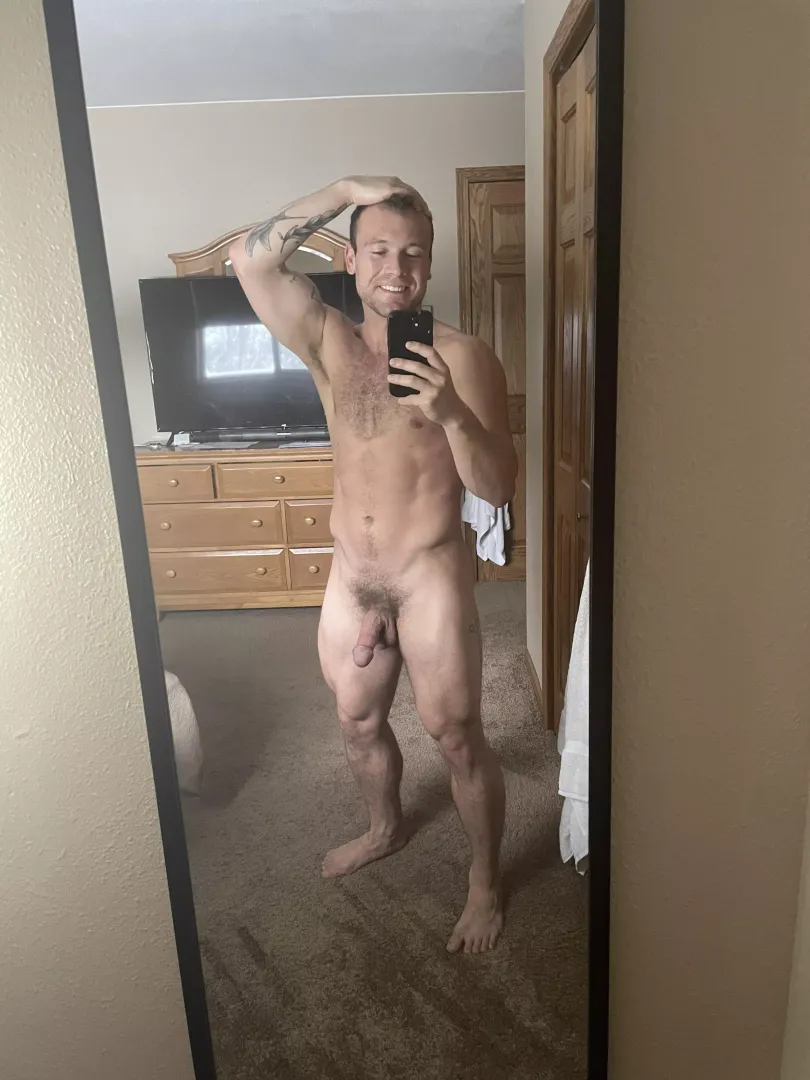 [26] any bros want to hit up the gym with me this morning