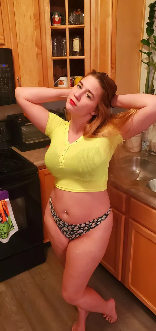 26 F Not sure why I wore a bra today 🤷‍♀️🤪