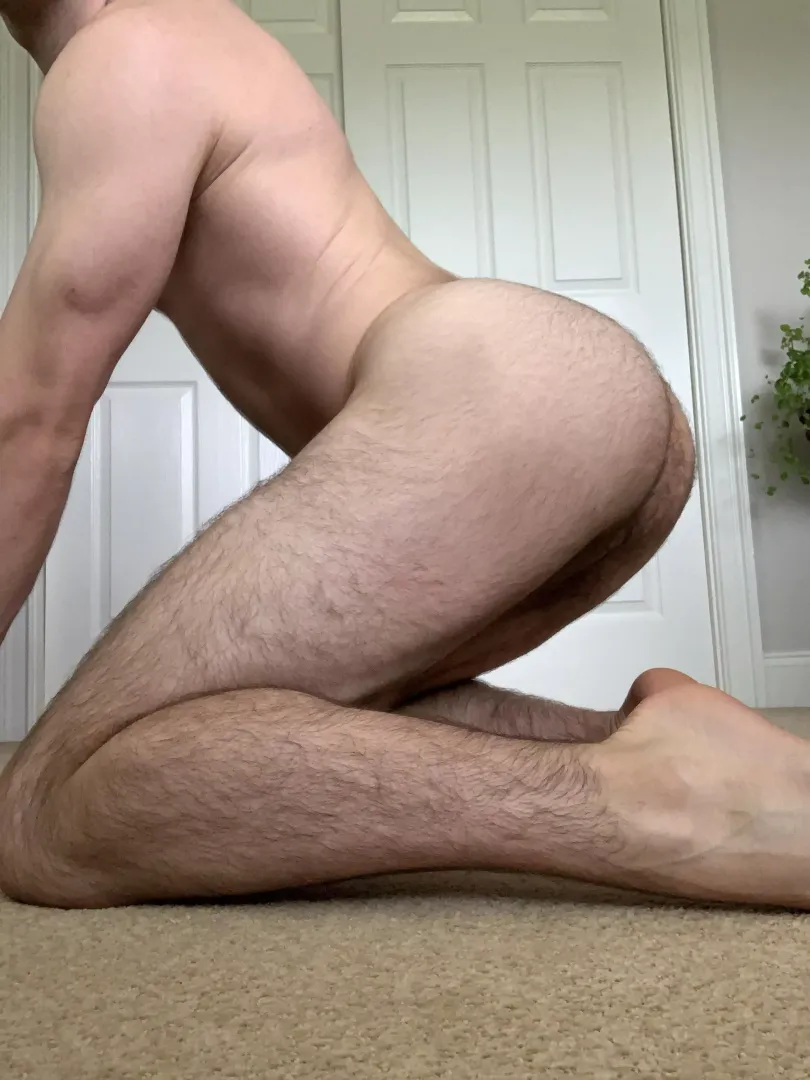 26 vers, looking for twunk/muscle/jock/thick. +foreskin +cum