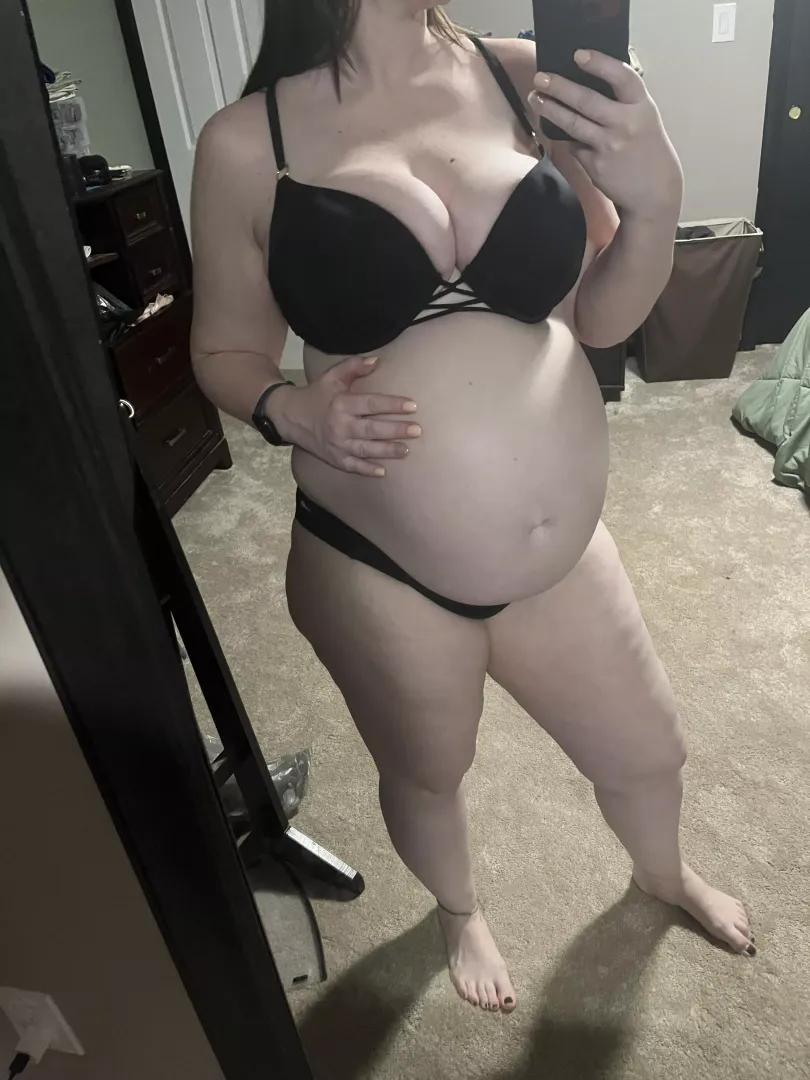26 weeks with twins! How’s my body look in a bikini?