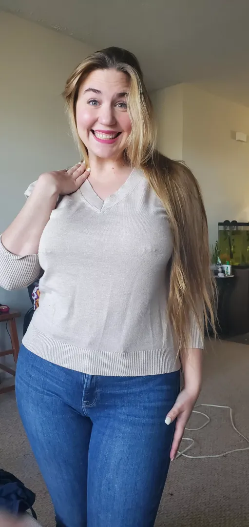 26f I don't wear bras hardly anymore. 🤭👋