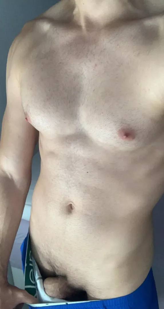 26m morning wood. Looking for bros to compare and bust together. Add gbnd11