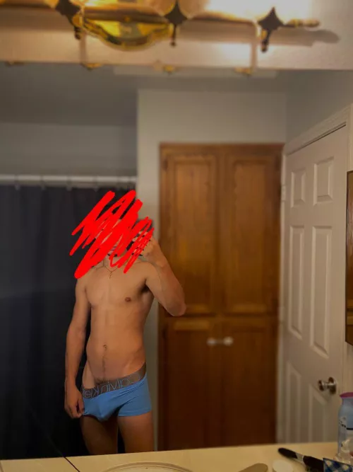 27 m USA. Morning wood. J_smith956789 slim/fit guys hmu. Pits are hot. Curious bros ++