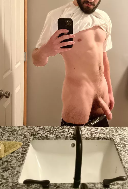 [27] - Meet me in the bathroom?