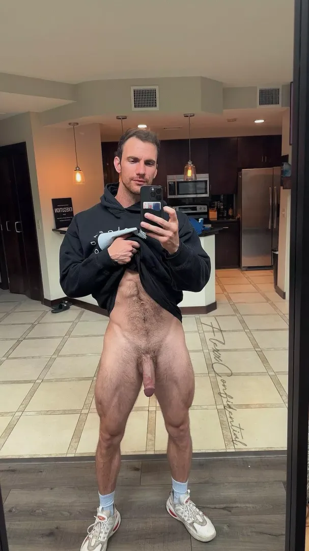[27] Who likes a little belly hair?