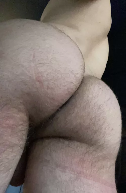 27M slim fit swimmer body. 7in uncut. Looking for hairy older bros and dads to play with on snap. DM your stats Beard+++ Hung+++