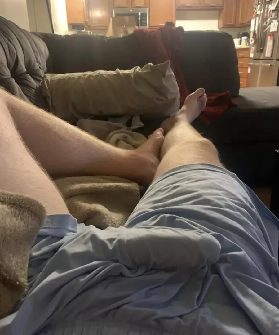 [28]— 5’10, in-shape, ex hockey player and like talking to other athletic, hung, and chill dudes. Locker room fantasies, fellow bi-curious dudes, or guys who just like showing off are all hot too