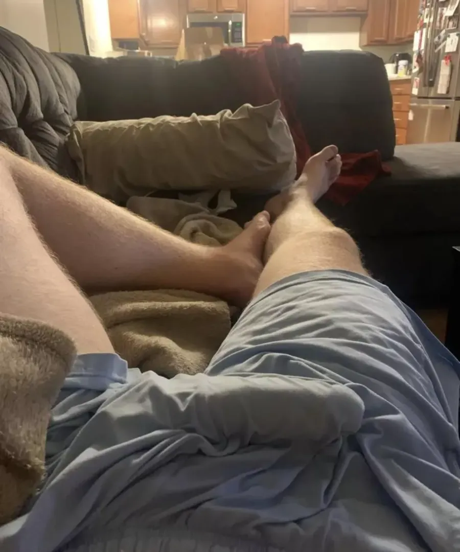 [28]— 5’10, in-shape, ex hockey player and like talking to other athletic, hung, and chill dudes. Locker room fantasies, fellow bi-curious dudes, or guys who just like showing off are all hot too