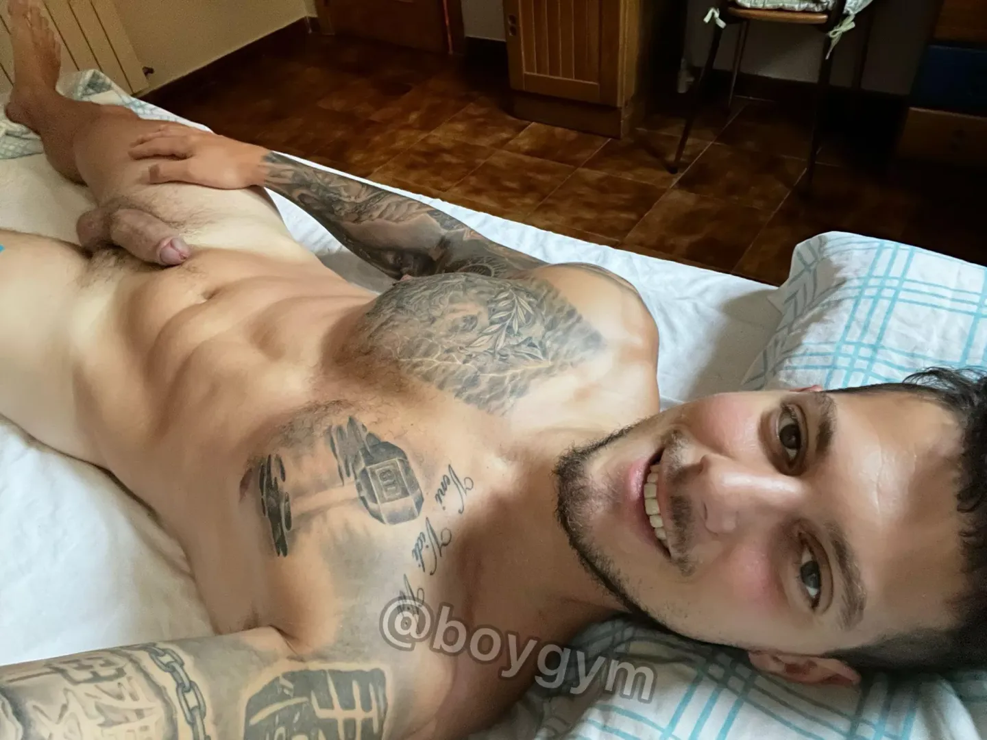 [28] Breakfast are ready, which part take first?👅