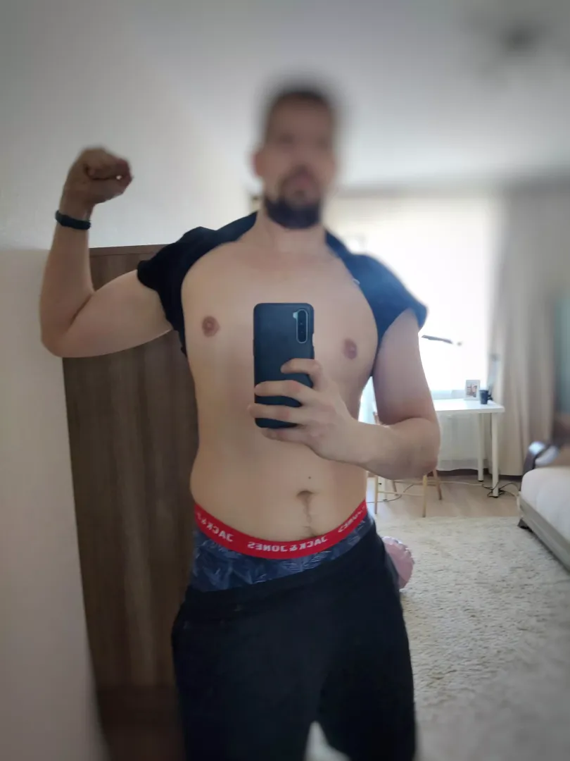 28, canmanbe, I also posses huge dick, slavic bros+, vocal brits+, everyone else++