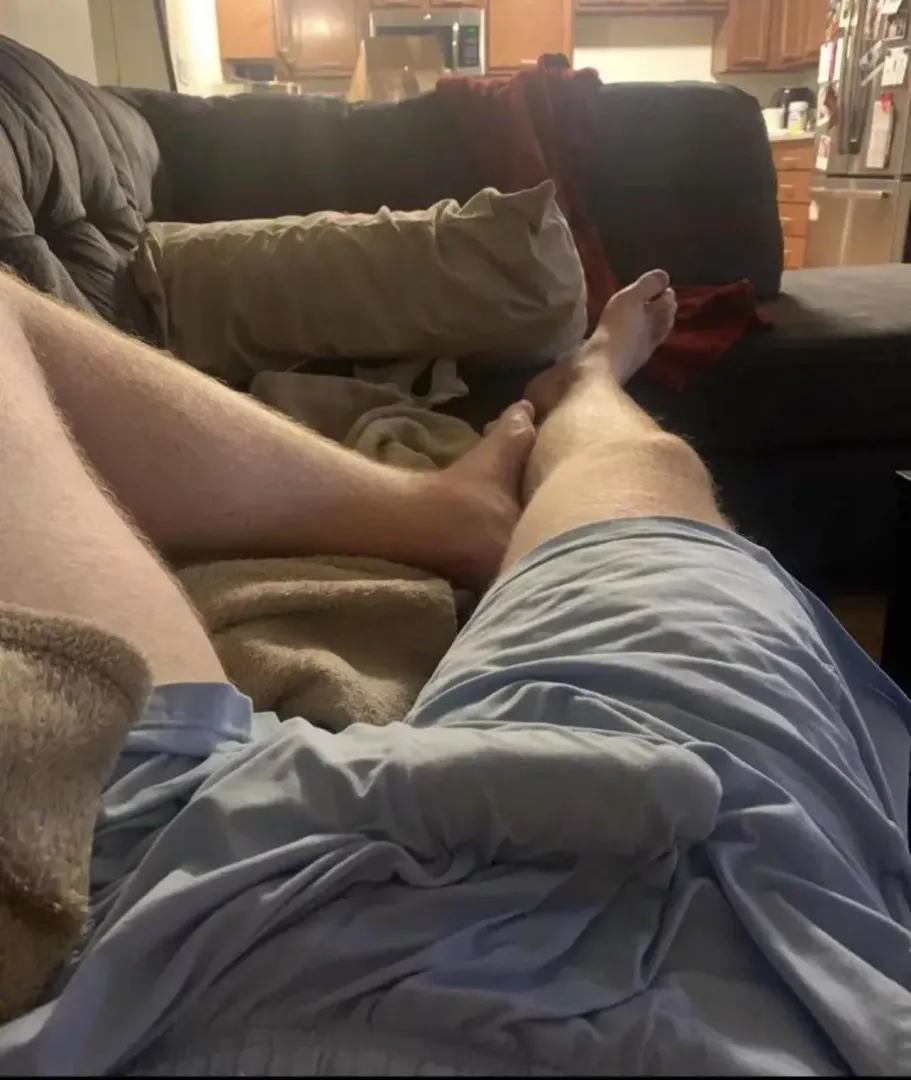 [28]— Looking for other dudes who like showing off. Boys being boys in the locker room vibes. Ex hockey player here