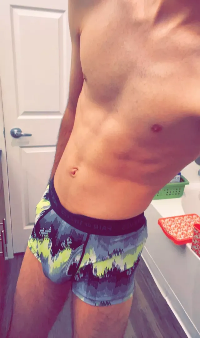 28 m slim/fit for same. HMU! Sc: labro_93