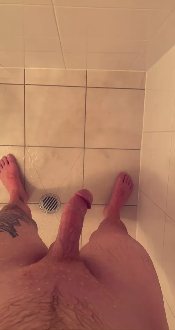 28 male Sydney/Wollongong. Looking for fun with females..