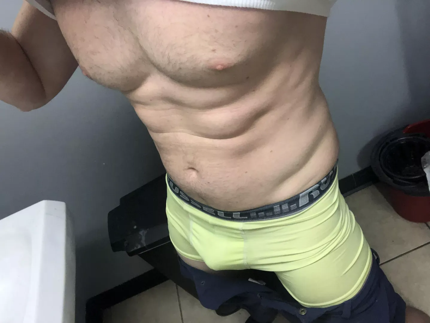 (28) US artist who loves showing off (and sounding), say hi 😘