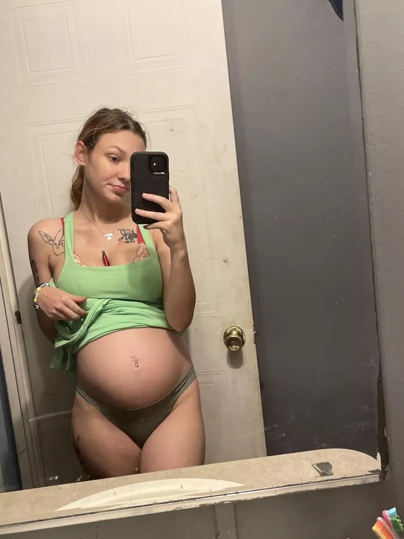 28 weeks pregnant and ready for a huge load