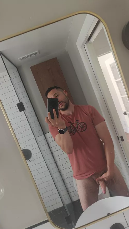 29, uncut, slim/fit, & hairy Canadian here. leo_t1939 face+