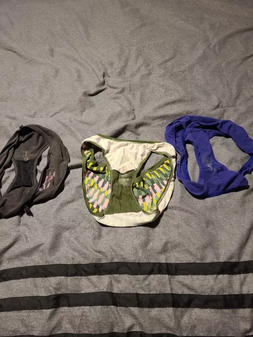3 bikini panties nice a dirty and smelly!