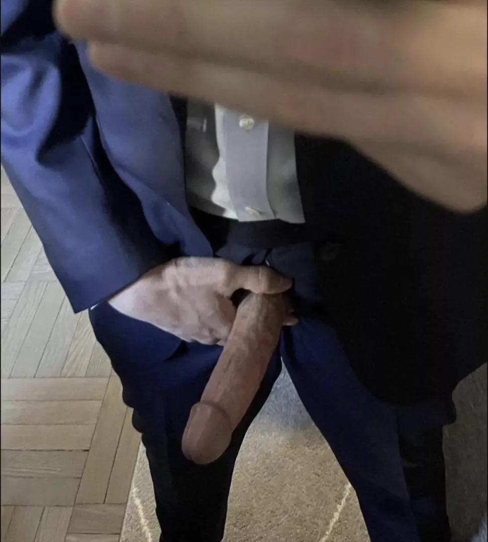 30, 6’4 Experienced, Respectful Pleasure Dom in NYC w/ a 9inch BWC