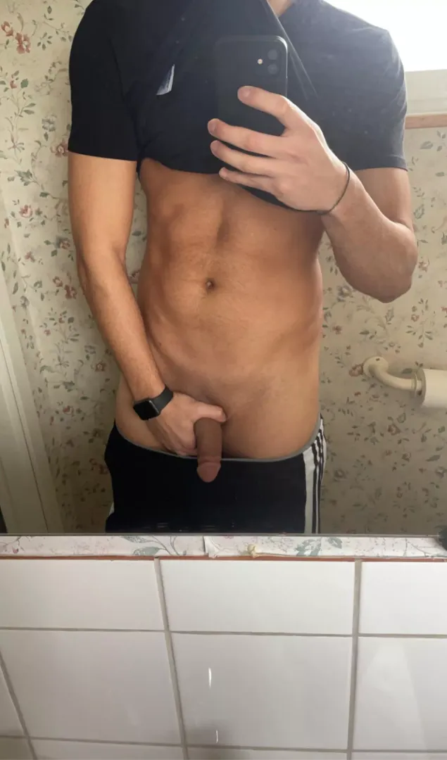 [30] bored and horny, let’s chat.. 😌