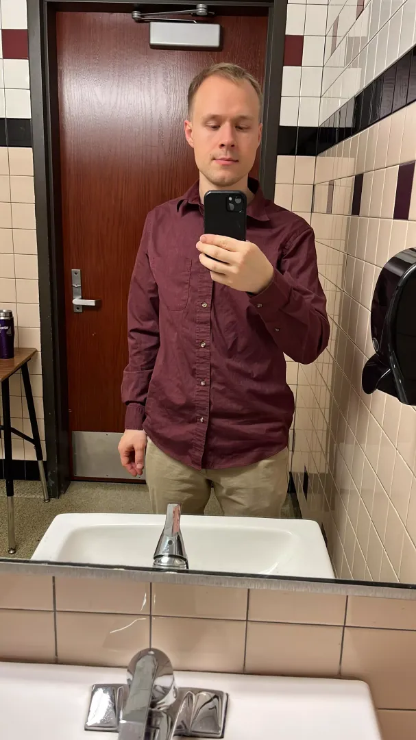 30 here. Curious what other guys think. Not usually the most confident guy but I’ve been trying lately.