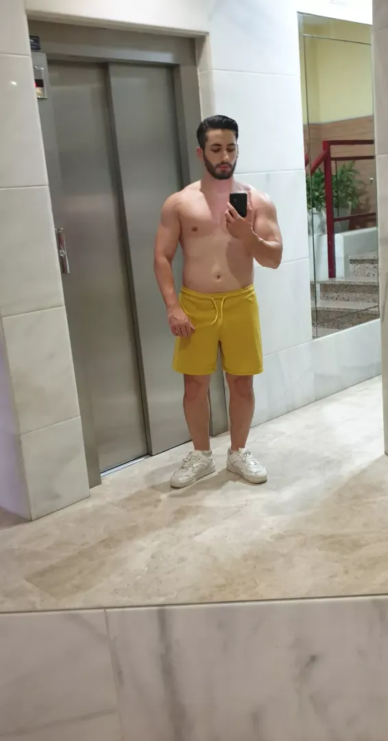 [30s] You have a gym buddy? I can be your gym bro
